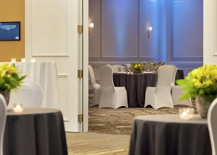 Pet Friendly hotel: Hampton Inn And Suites New Orleans Convention Center