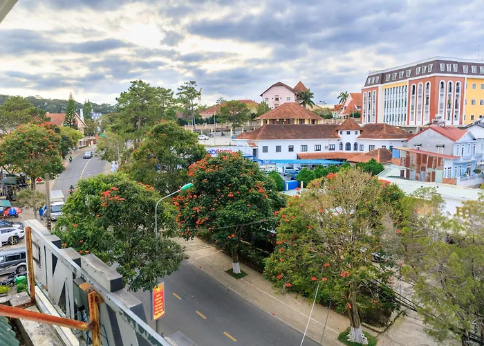 Central hotel: Golden Bee Hotel