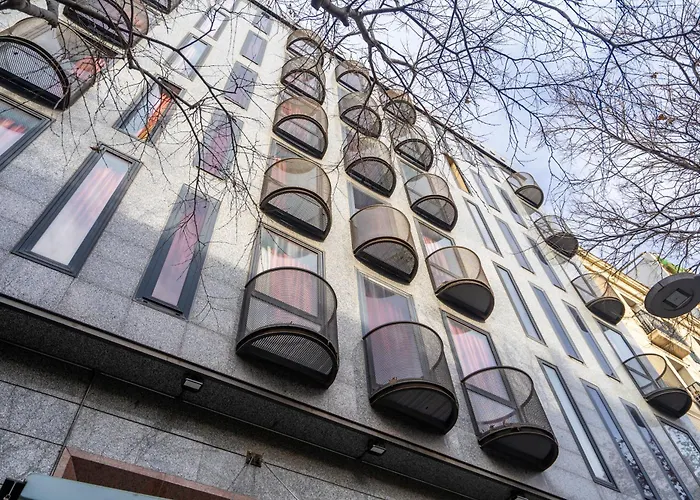 Hotel near College: Sunotel Aston