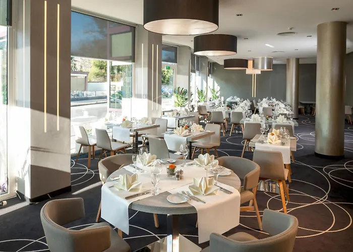 Hotels with pool Essential By Dorint Frankfurt-Niederrad