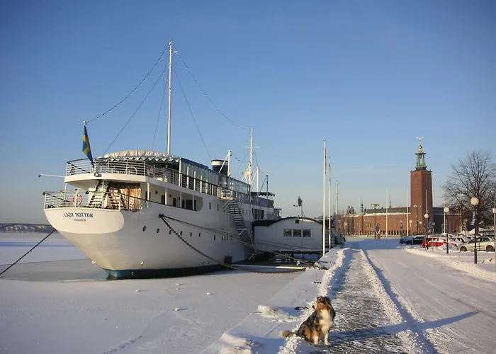 Maelardrottningen Yacht Hotel
