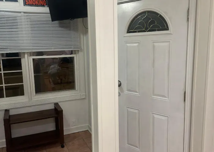 Guests house Hollywood Rentals Llc