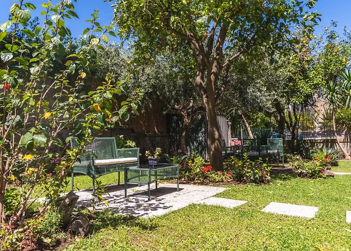 Hidden Garden & Rooms