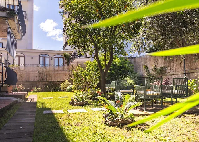 Hidden Garden & Rooms