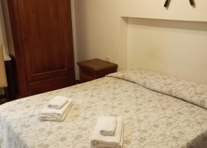 Cheap hotels Henry