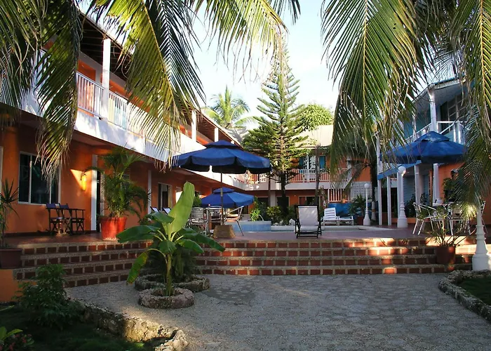 Hotel with pool: Sunset Hotel