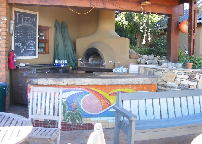 Beach House Backpackers Lodge