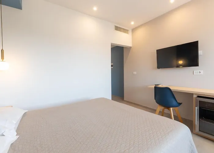 Hotel familiar: Antares Rooms And Suites