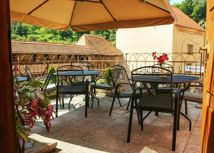 Mini Hotel Abraka & Apartments