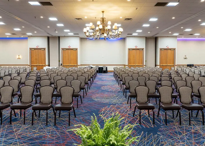 Mcm Elegante Hotel & Conference Center