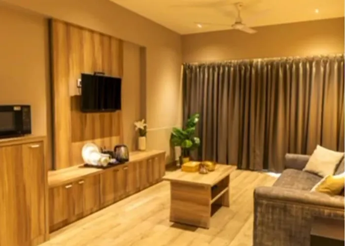 Family Hotel: Ashok Deluxe Apartments, Marol Andheri East