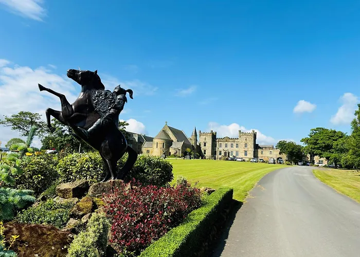 Cheap hotels Sneaton Castle