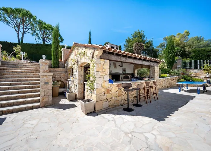Villa Caroubiers Pretty provençal villa with swimming pool