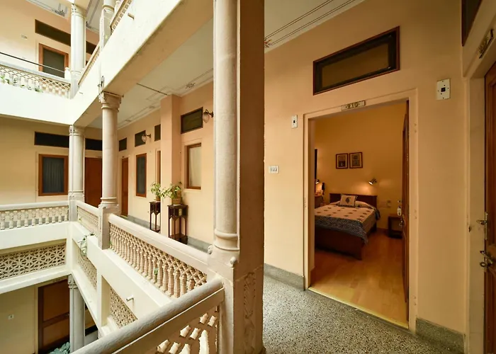 Hotel Arya Niwas