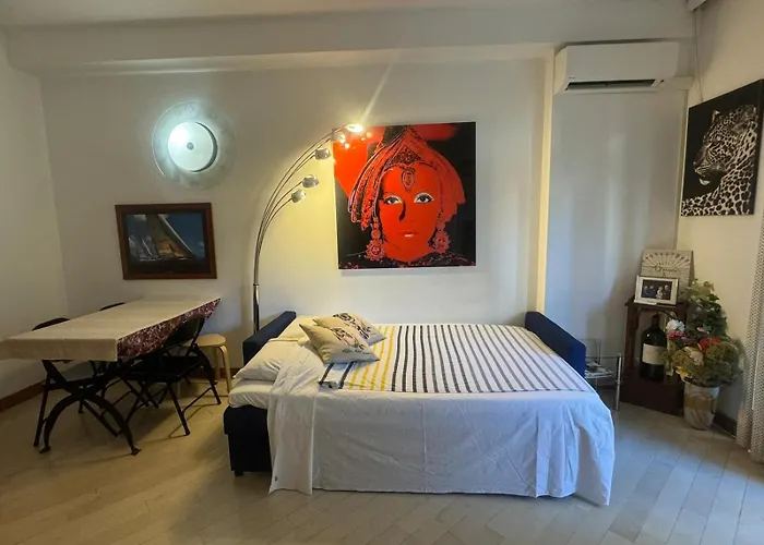 Suite Apartment In Mc Center, 5Min Walk To Casino & The Port And 1Min From Underground Train Station