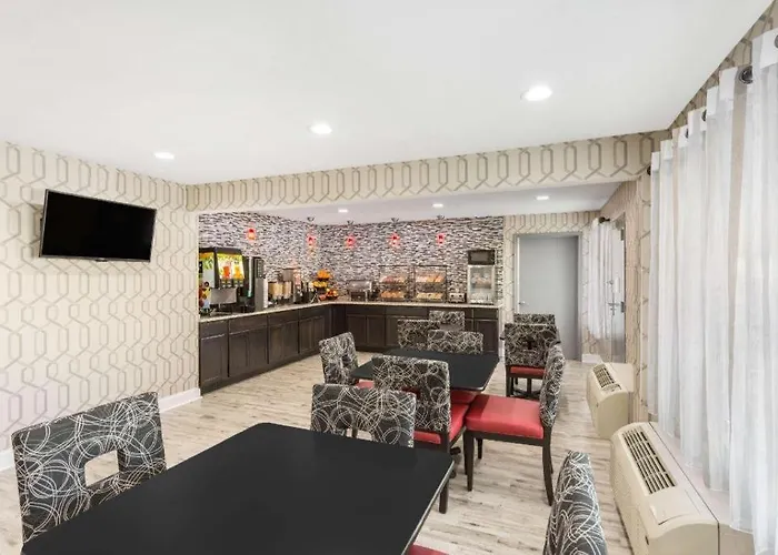 Clarion Pointe - Greensboro Coliseum Area