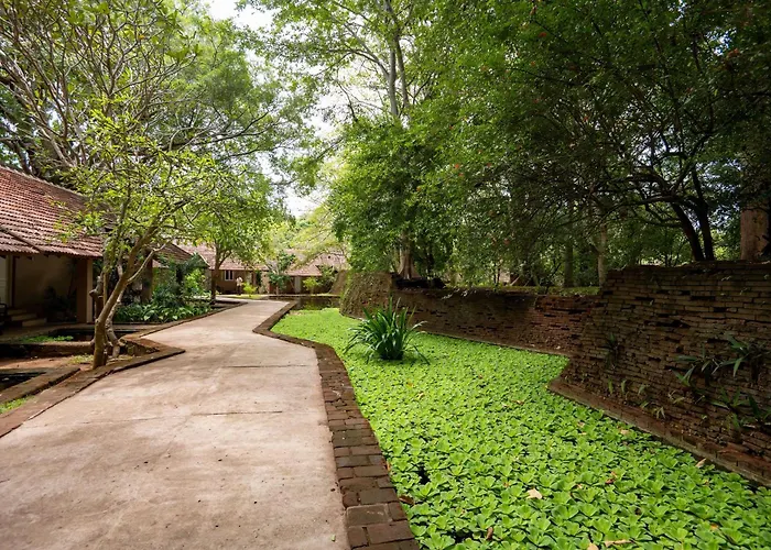 Resorts Guide Sigiriya Village