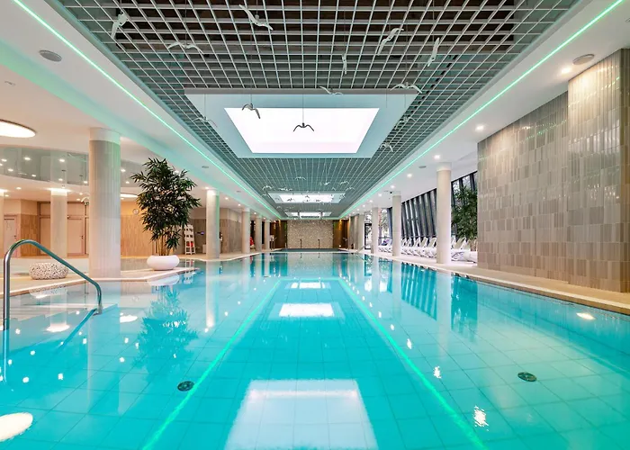 Hotels with tennis Mineral Spa Draugyste