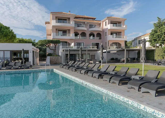  Kymothoe Elite Suites