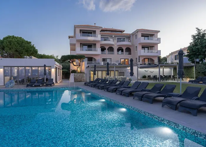  Kymothoe Elite Suites