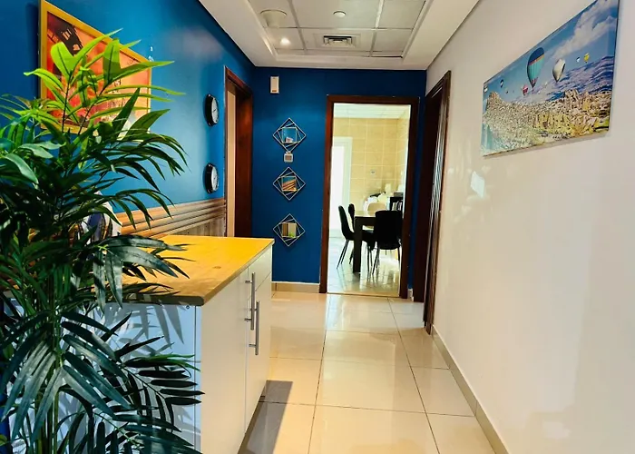 Guest house: Private Rooms In 3 Bedroom Apartment Skynest Homes Marina Pinnacle