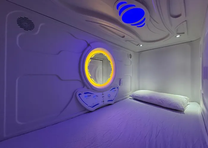 Hotel cerca del colegio: Hostel Space Capsule