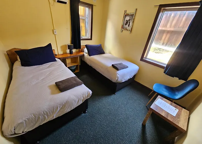 Chateau Backpackers & Motels