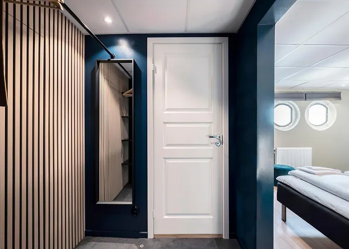 Maelardrottningen Yacht Hotel