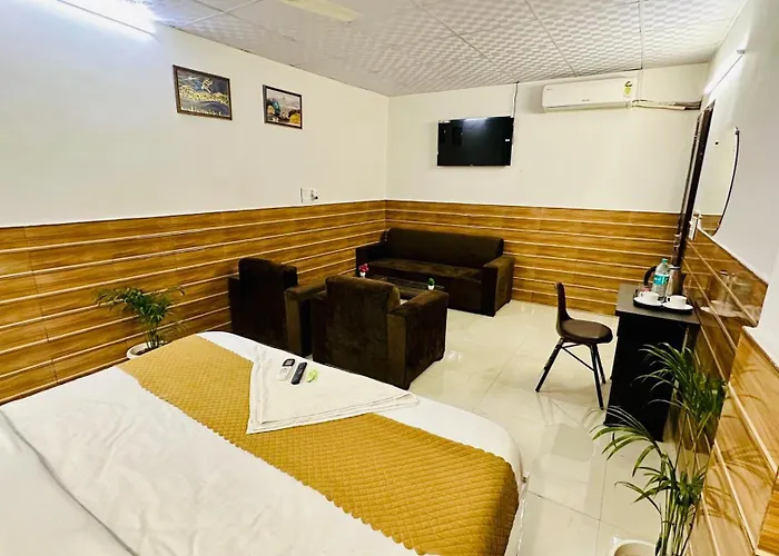Dr White House - Noida Sector 18