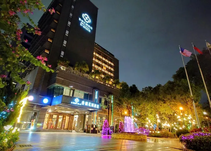 S Aura Hotel