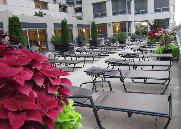 Hotels with tennis Courtyard By Marriott Chicago Downtown/River North