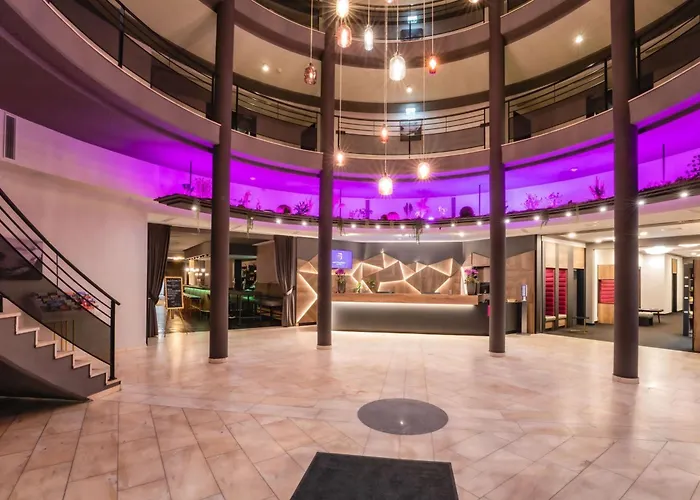 Luxury hotel only: Fourside Hotel Salzburg Messe, Trademark Collection By Wyndham