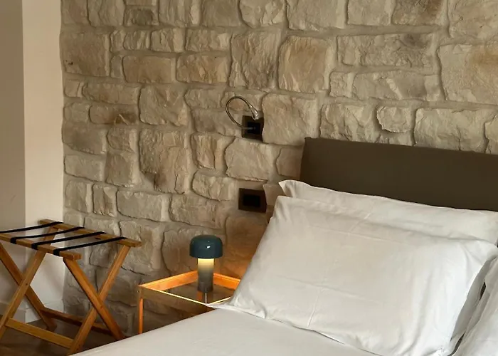 Olivia Rooms Teocrito