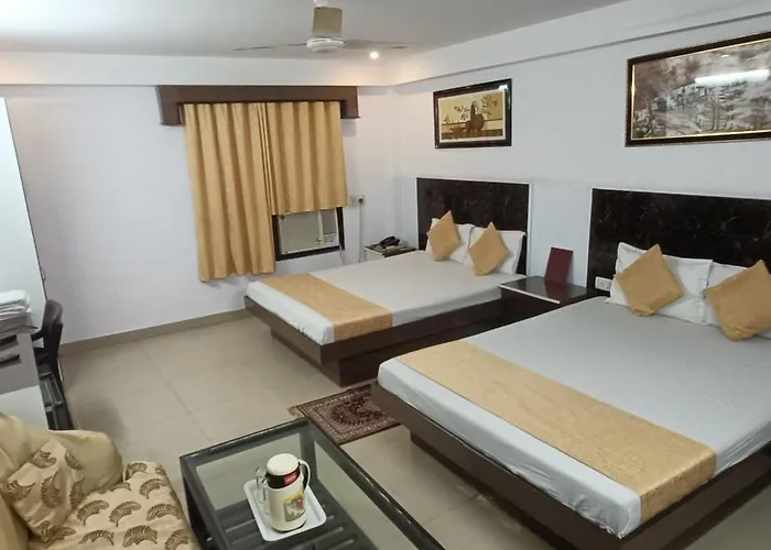 Su Shree Continental Dx Near Railway Station