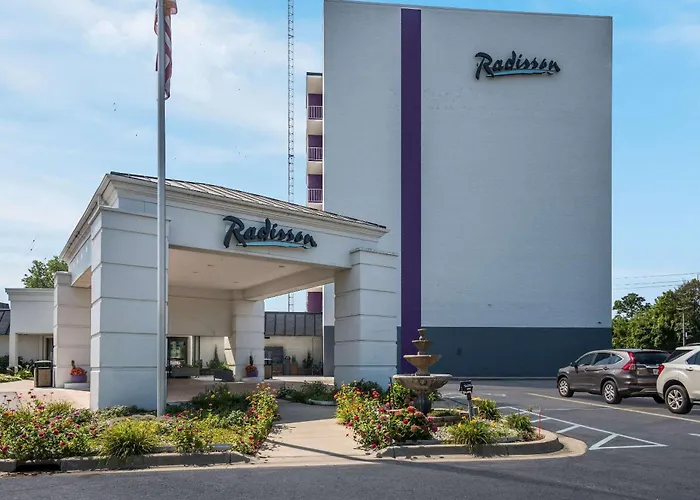 Resorts Guide Radisson Grand Rapids Riverfront