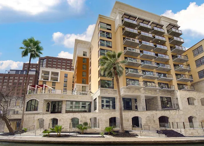 Hampton Inn & Suites On The Riverwalk