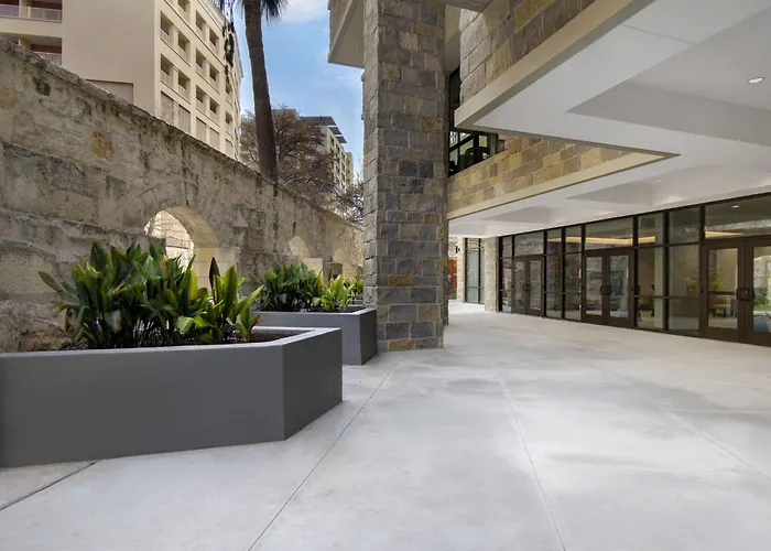 Hampton Inn & Suites On The Riverwalk