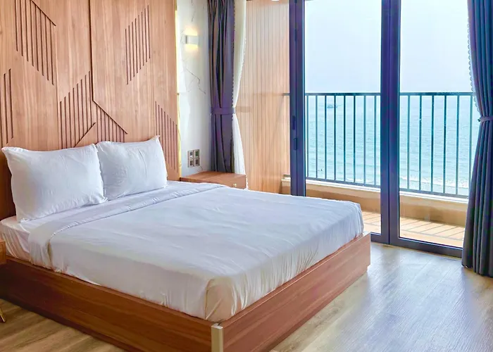 Hot Tub in Room Da Nang Bay