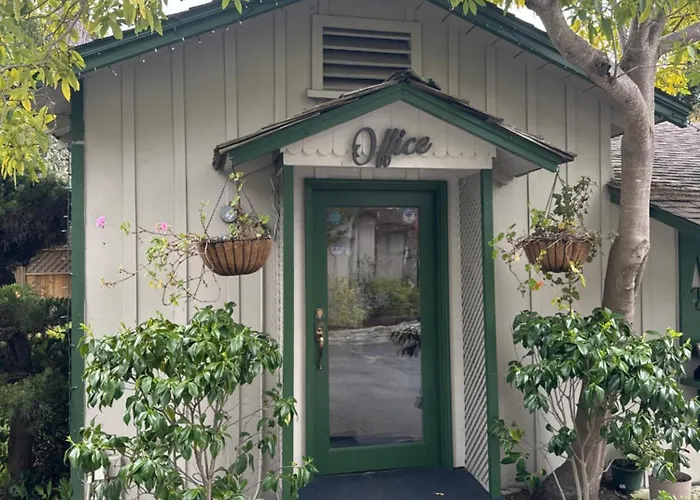 Resorts Guide Carmel Inn
