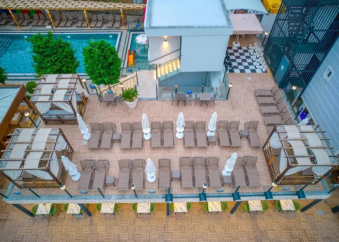 Ping Pong hotel: Club Big Blue Suit Hotel