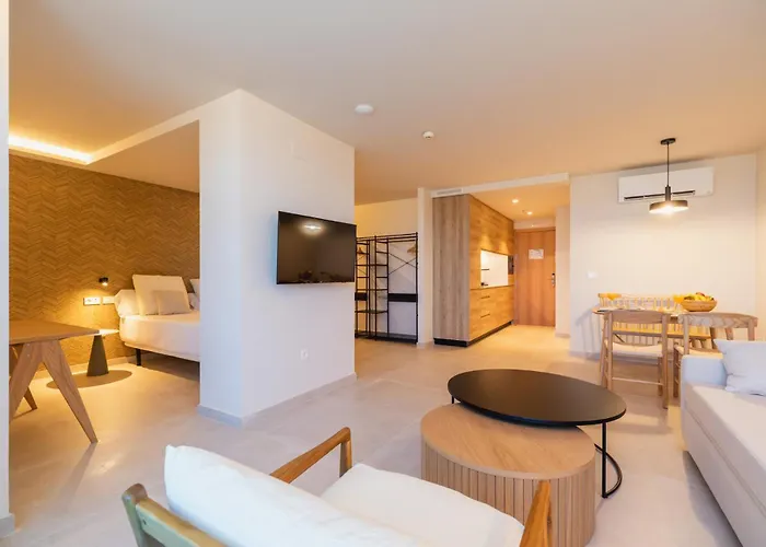 Apartamentos Playa Victoria - By Grupo Tribu