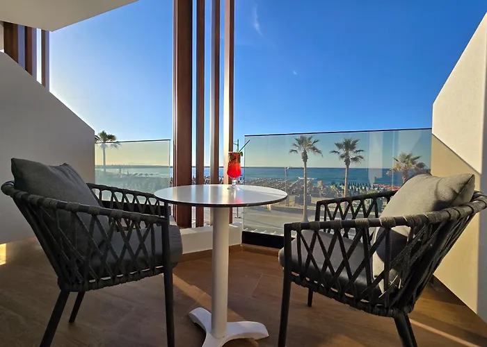 Theo Beach Apartments