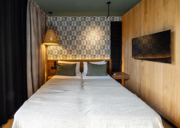 Wood Hotel & Spa
