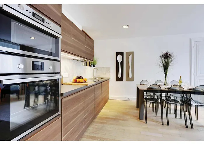 All Vacation Rentals s Paris Centre - At Home Hotel