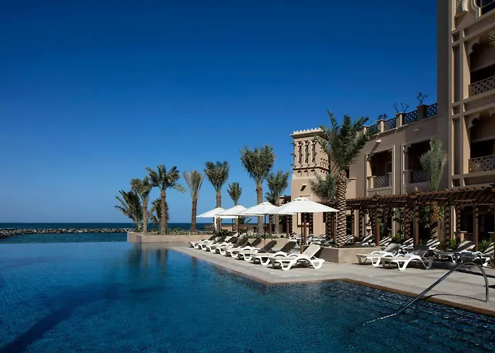 Hotel with Tennis: Sheraton Sharjah Beach Resort And Spa