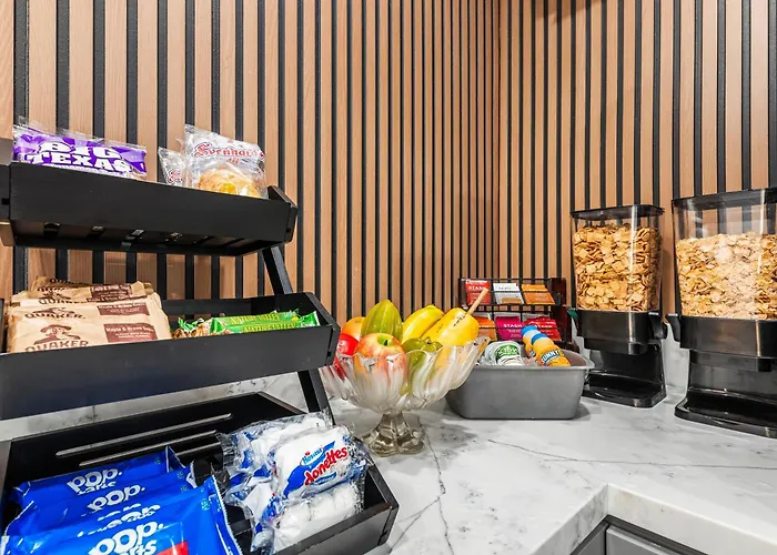 Pet Friendly hotel: Lumea By The Sea Long Beach Convention Center