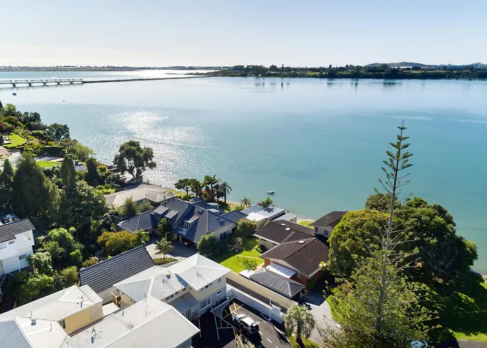 Harbour View And Waterfront Apartments