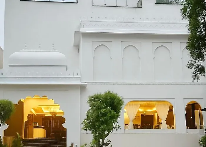 Hotel Atulyaa Taj