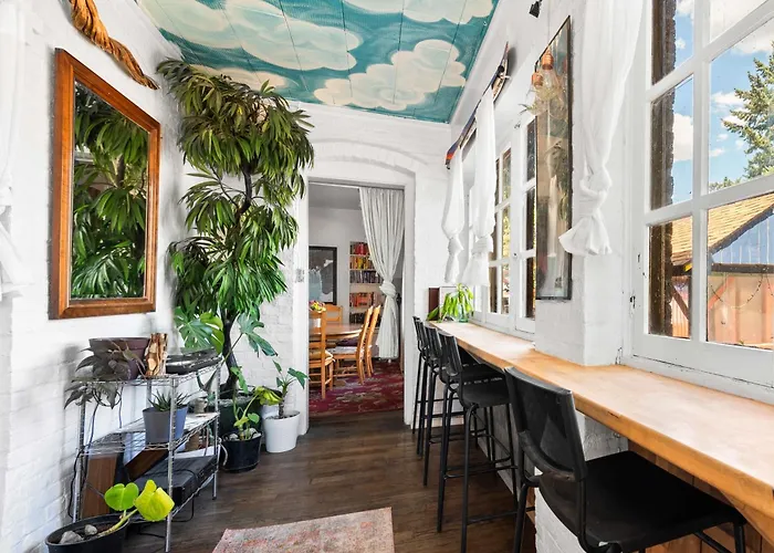 Bunk & Brew Historic Lucas House -