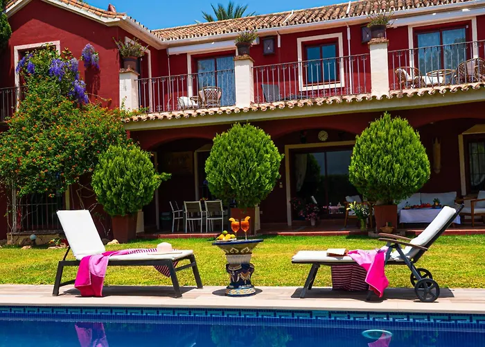 Alquiler de vacaciones: Villa Nabrisa Marbella, 5 Bedroom, Private Pool, Garden, Bbq